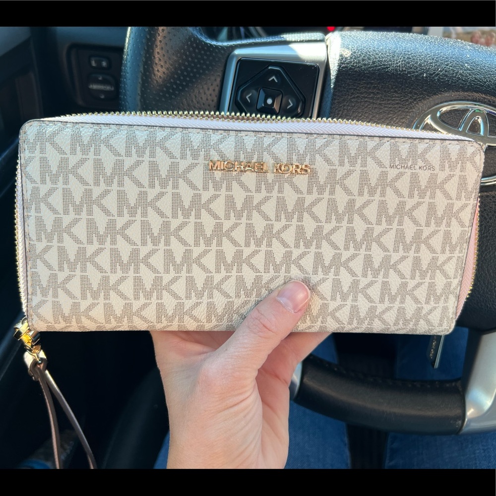 Michael Kors Large Continental Wallet Wristlet
